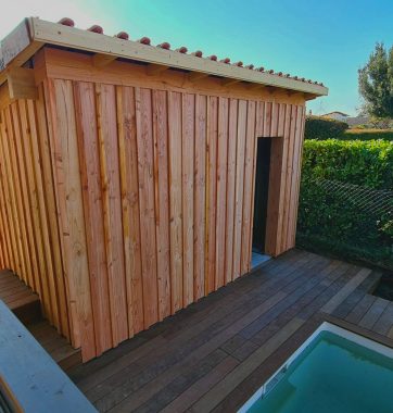 Réalisation d'un abris extérieur en bois par Woodworker Aquitaine